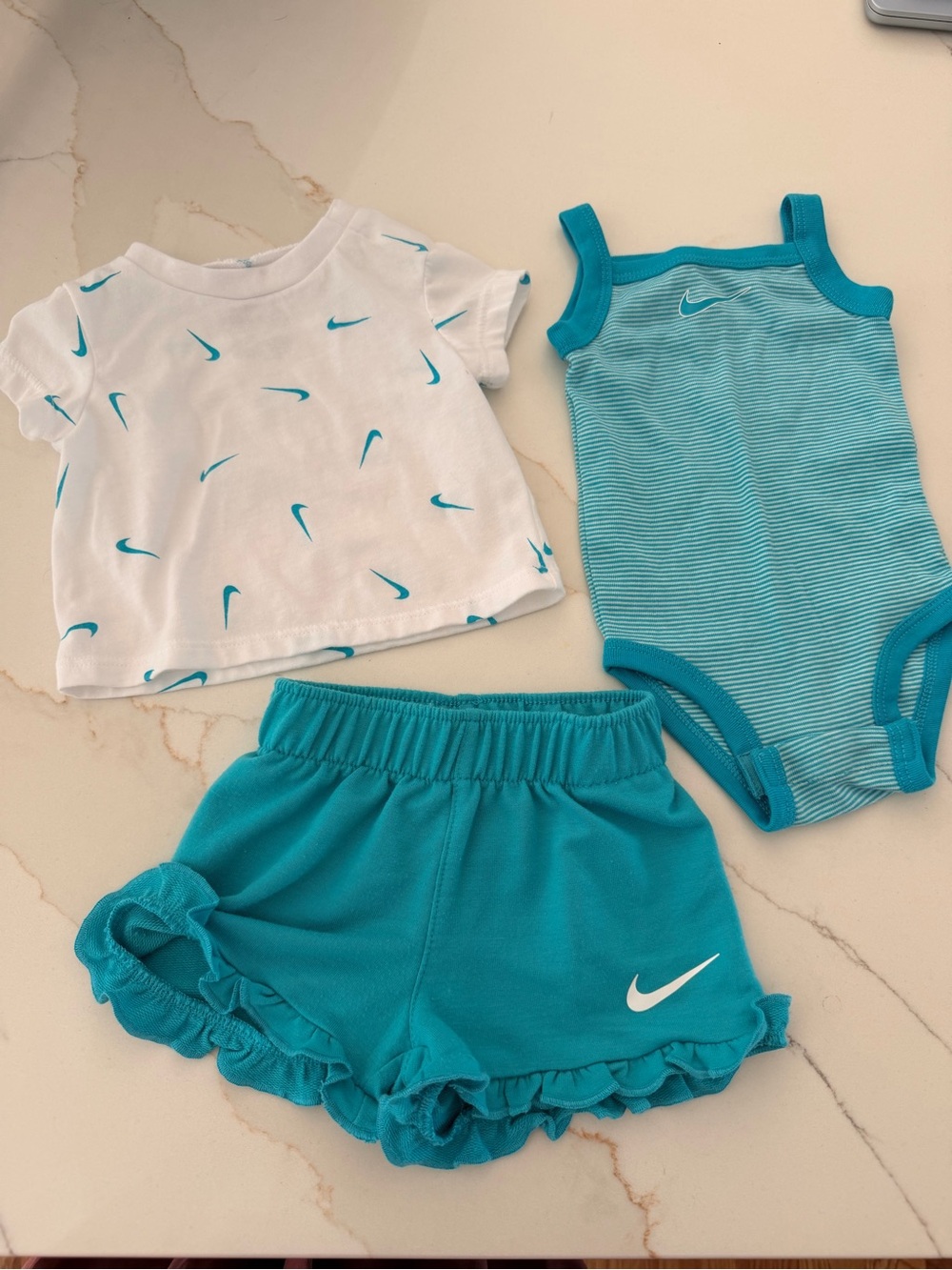 Nike Baby Girls Essential Ruffle Short Set Size 3 Months 3-Piece Outfit